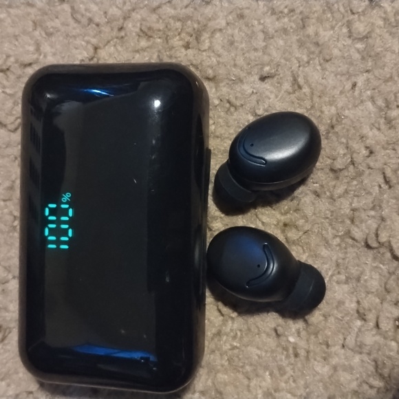 Ear Buds - Picture 3 of 4